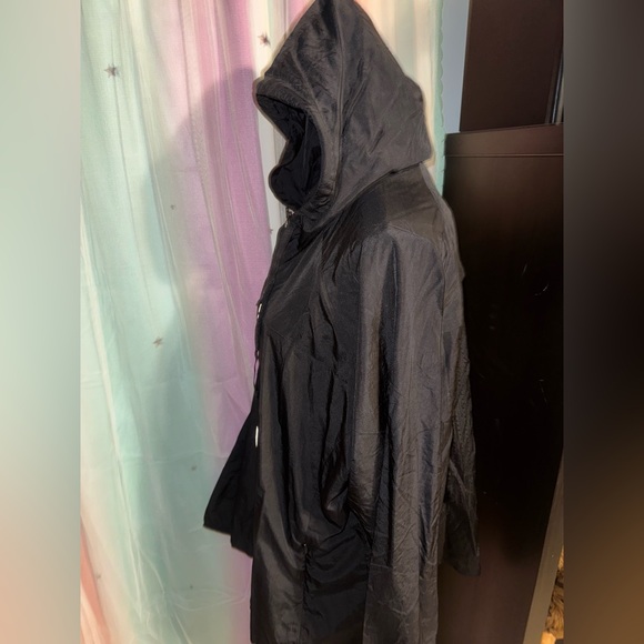 Camilla Jacket Breeze on by Black with while trim - Picture 3 of 6